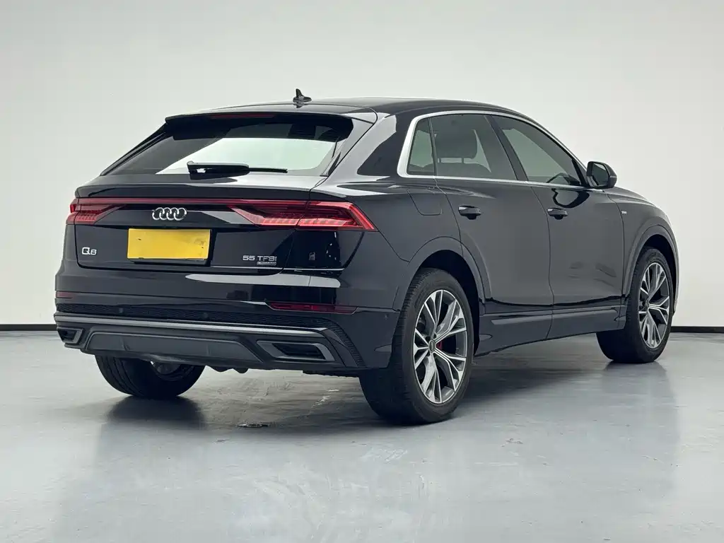 Audi Q8 — фото 17
