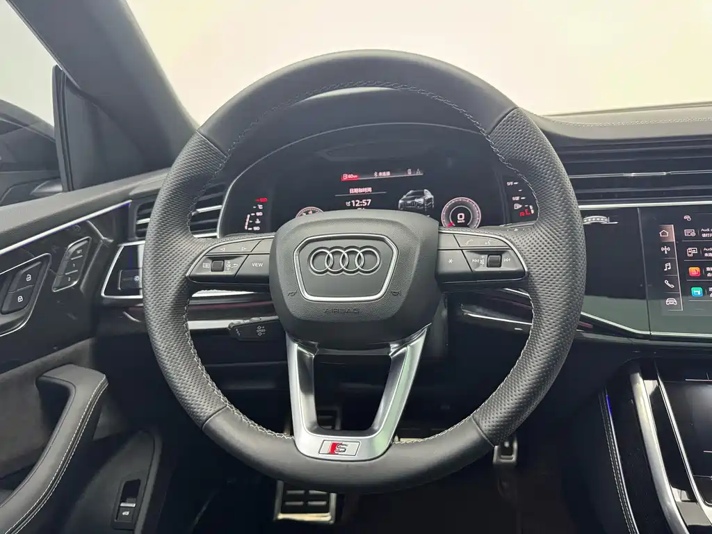 Audi Q8 — фото 6