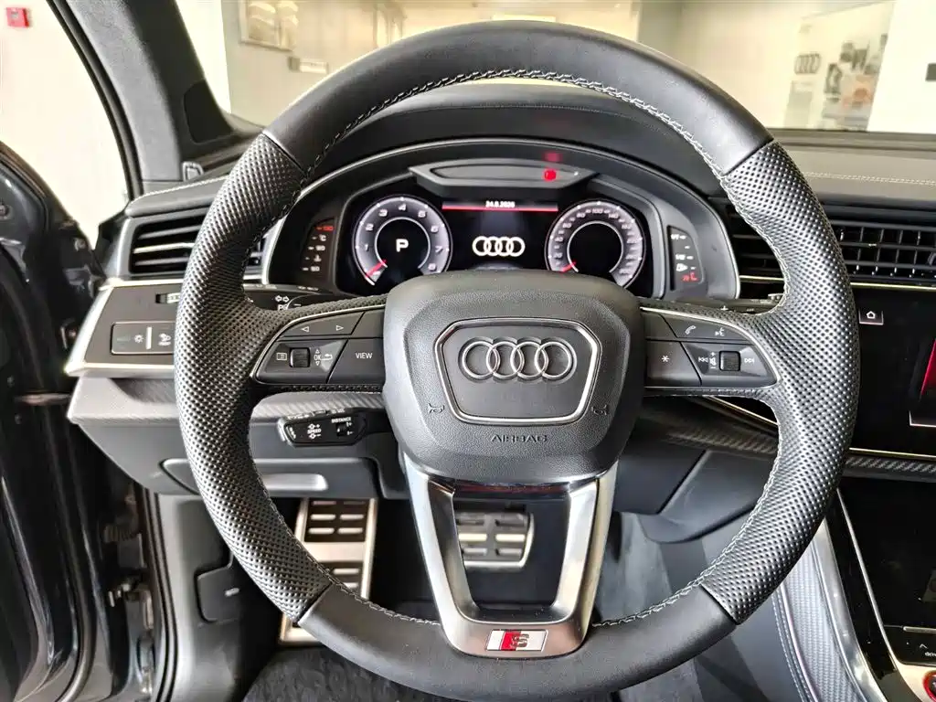 Audi SQ7 — фото 9