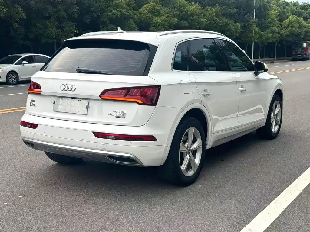 Audi Q5L — фото 7