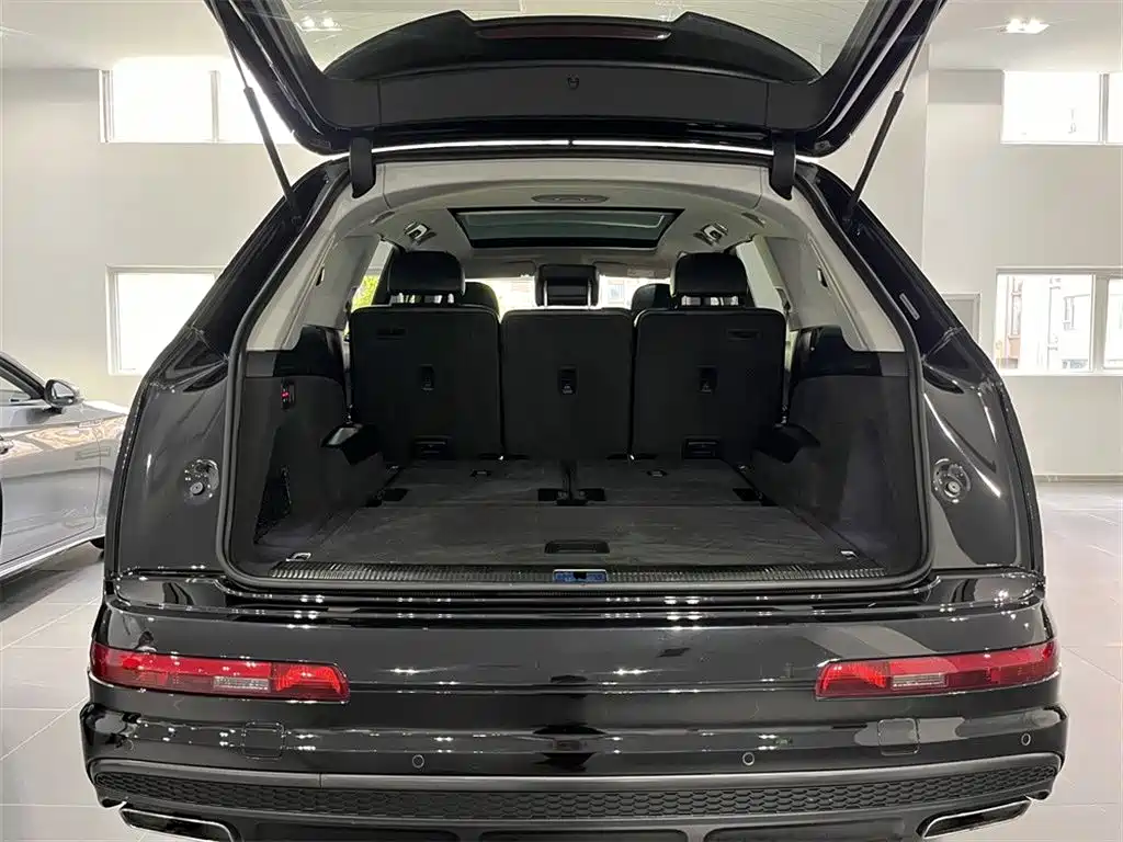 Audi Q7 — фото 9