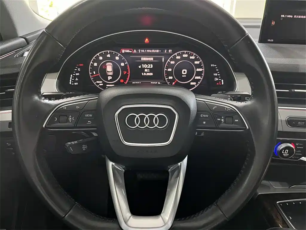 Audi Q7 — фото 10