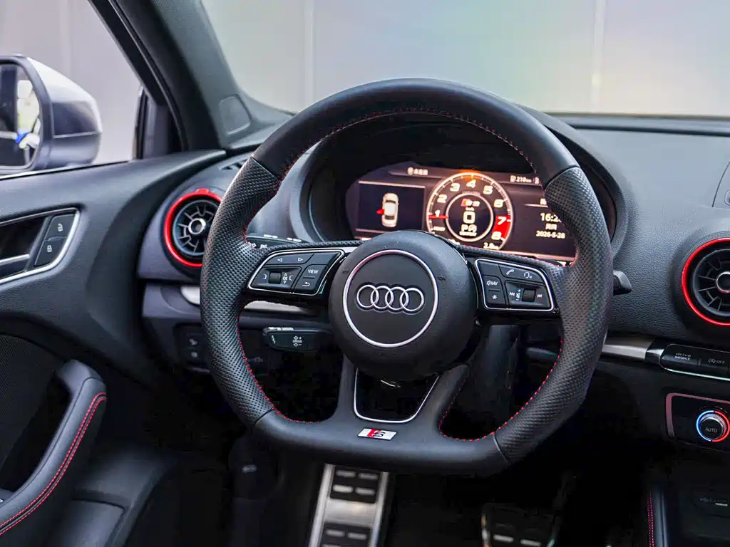 Audi S3 — фото 8