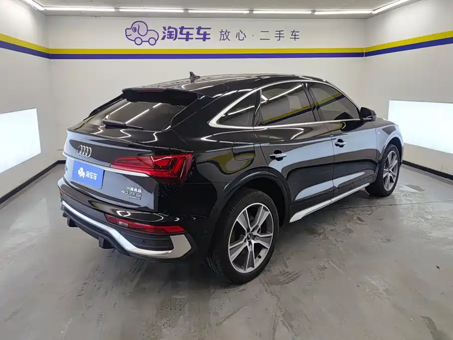 Audi Q5L Sportback — фото 3
