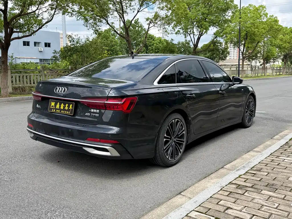 Audi A6L — фото 8