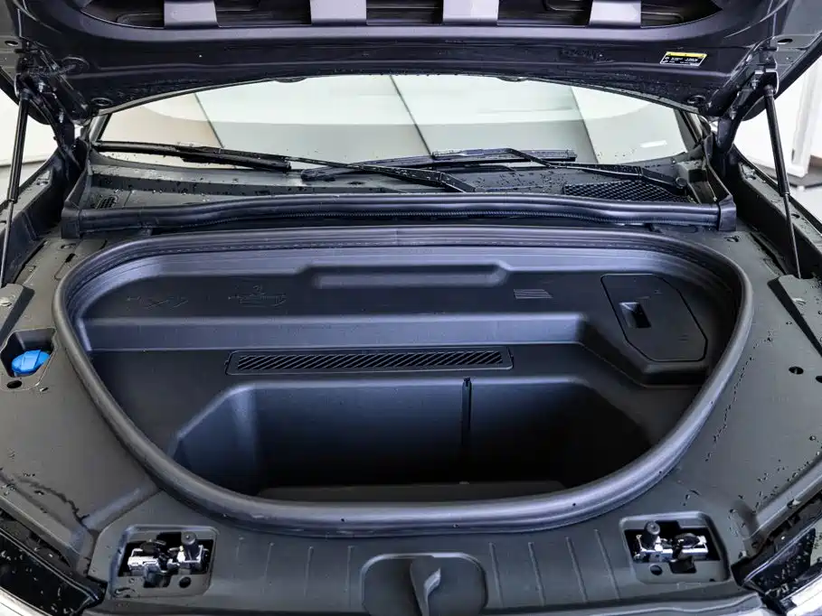 Audi Q6L e-tron — фото 17