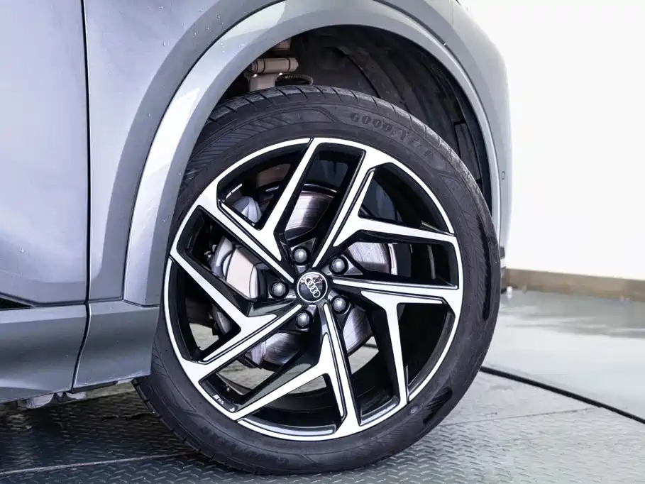 Audi Q6L e-tron — фото 6