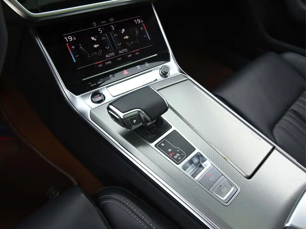 Audi A6L — фото 7