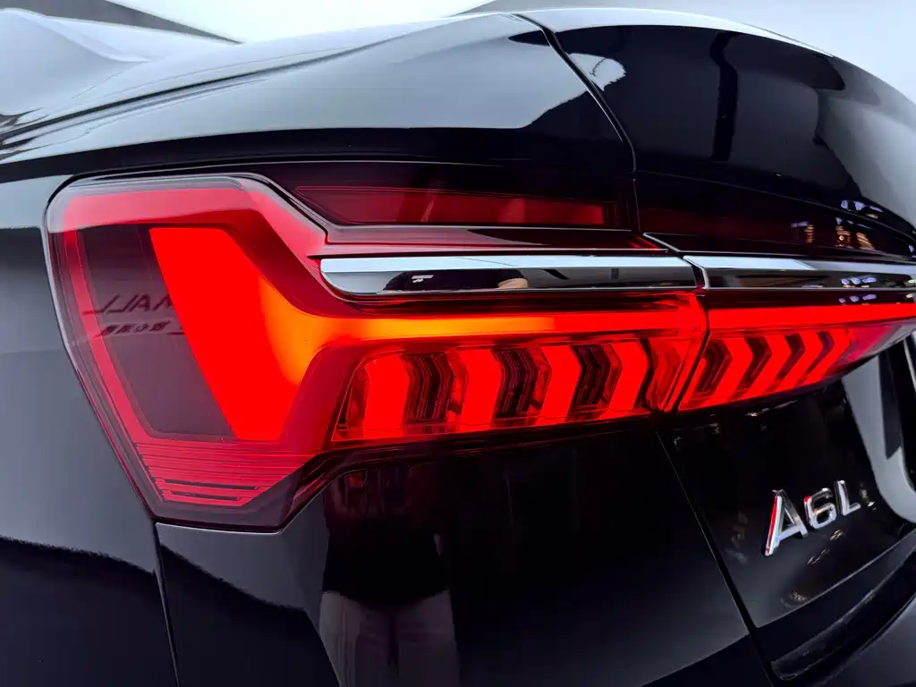 Audi A6L — фото 9
