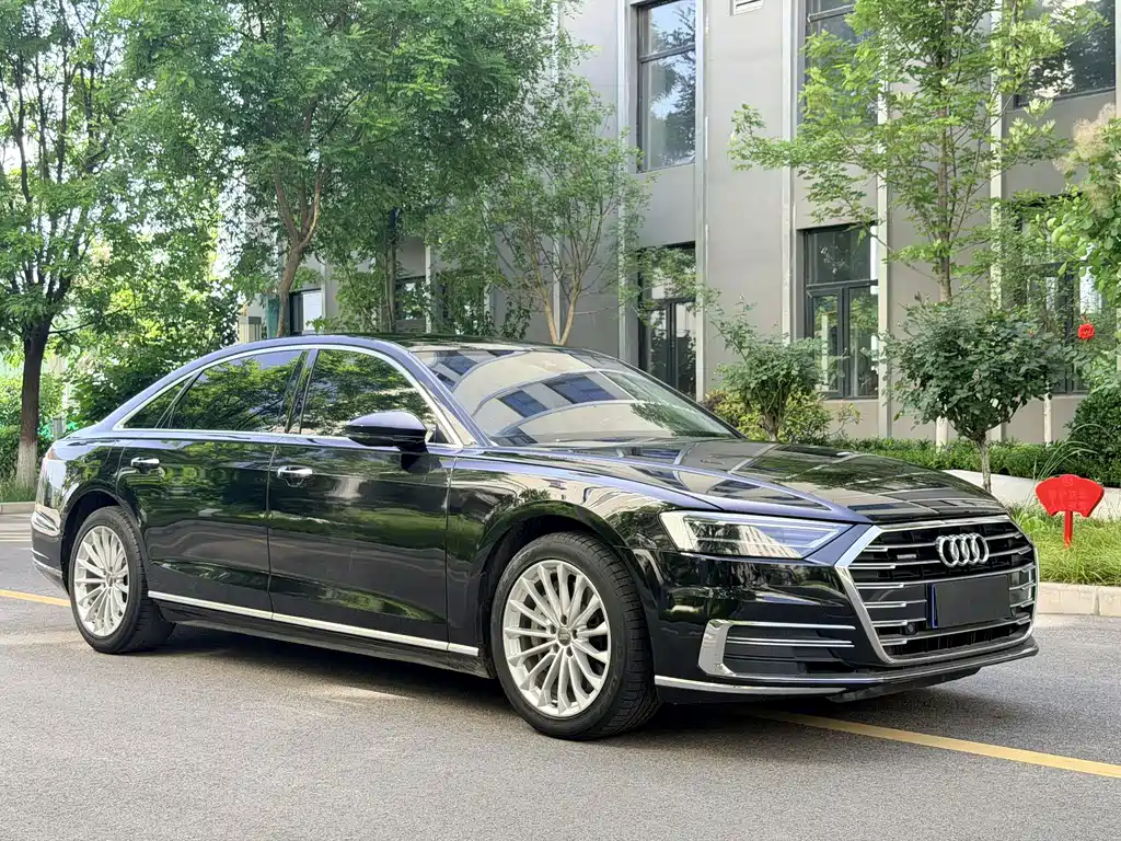 Audi A8 — фото 3