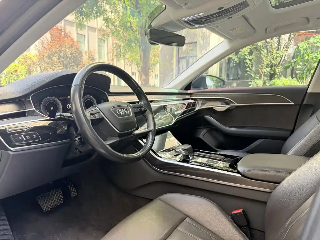 Audi A8 — фото 4