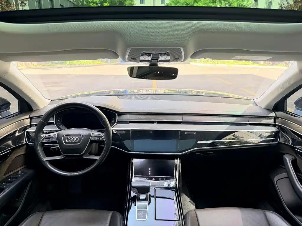 Audi A8 — фото 5