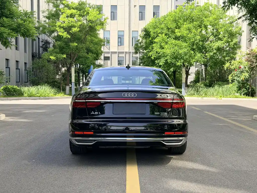 Audi A8 — фото 8