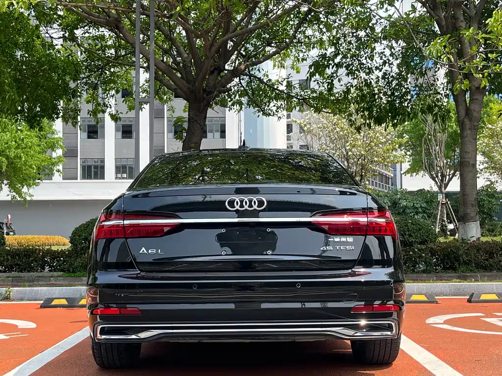 Audi A6L — фото 8