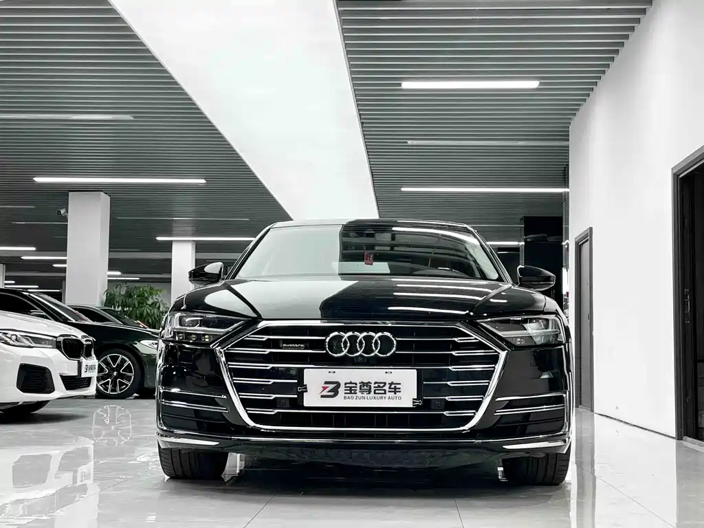 Audi A8 — фото 2