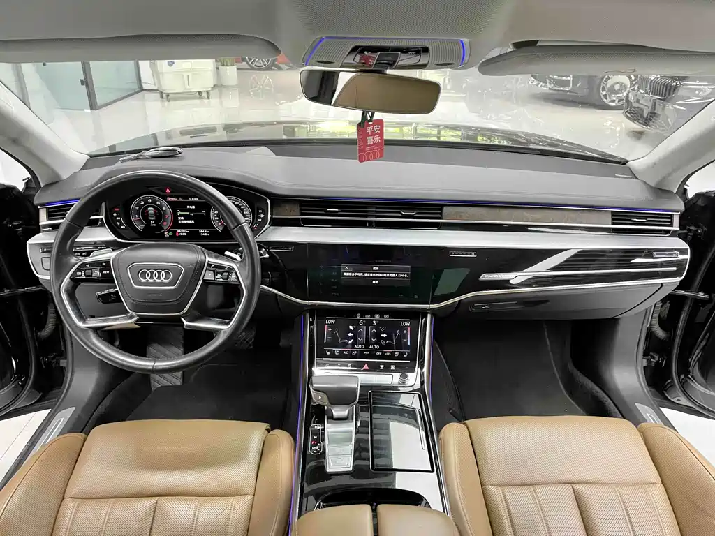 Audi A8 — фото 4