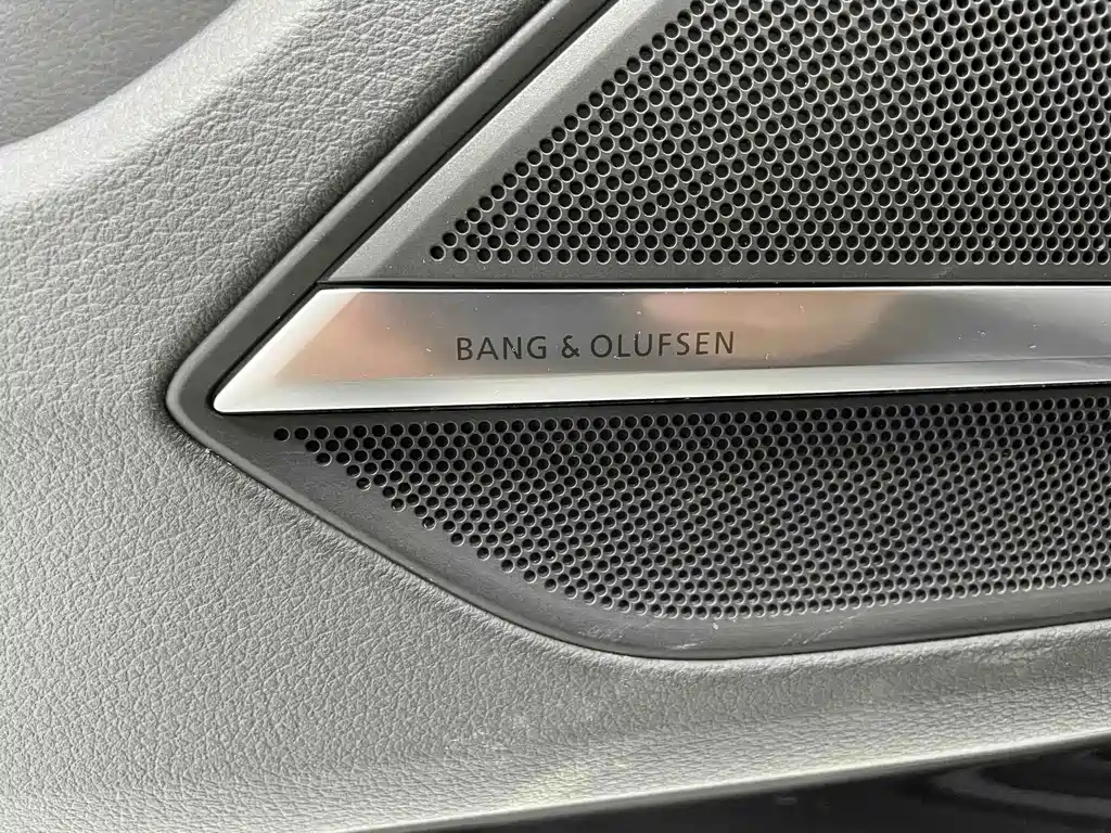 Audi A8 — фото 9