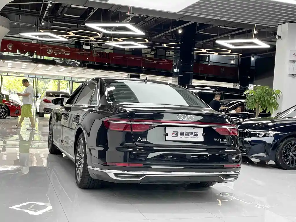 Audi A8 — фото 10