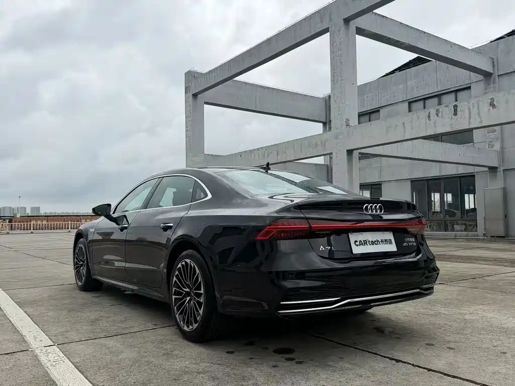 Audi A7L — фото 7