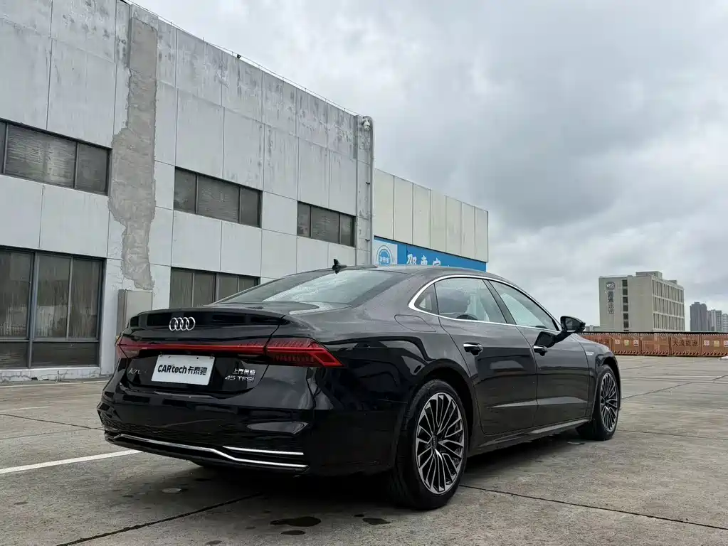 Audi A7L — фото 9