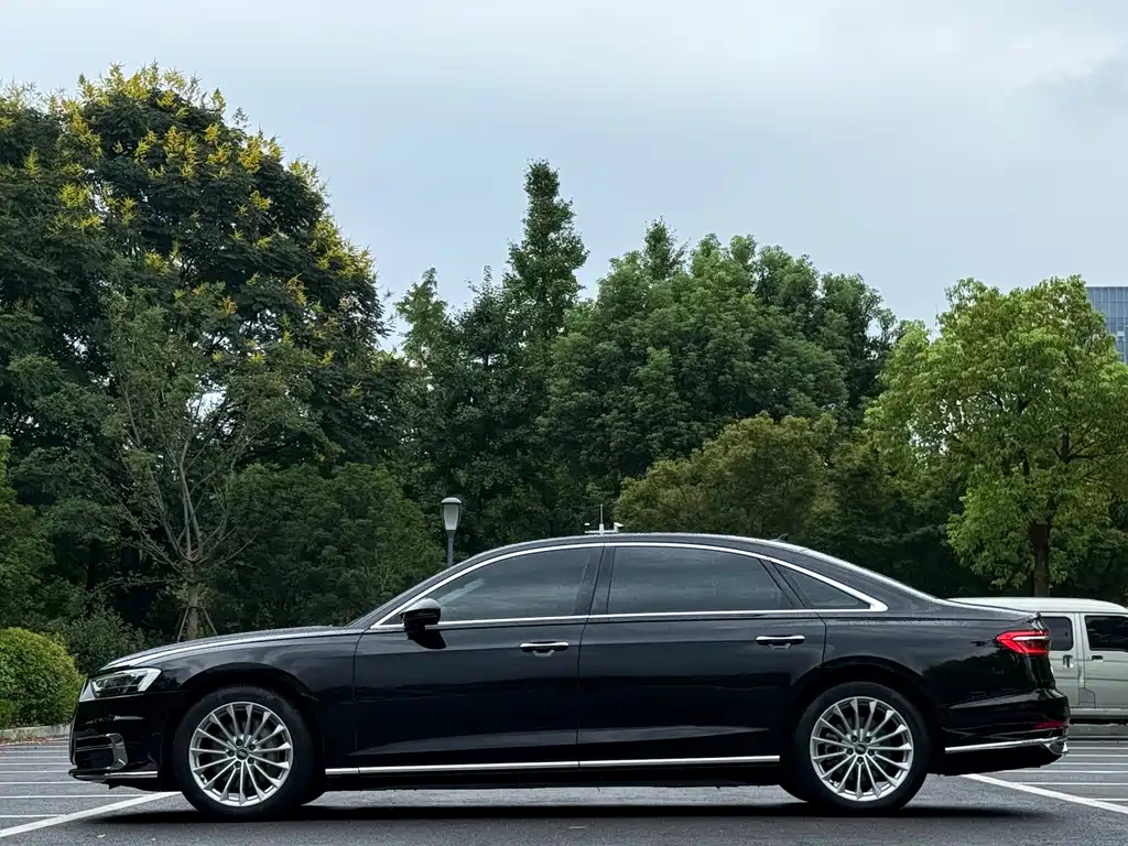 Audi A8 — фото 3