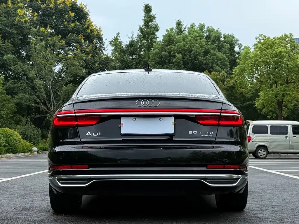 Audi A8 — фото 4