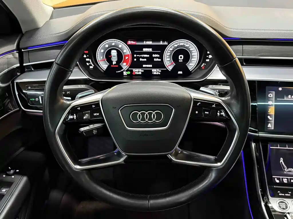 Audi A8 — фото 4