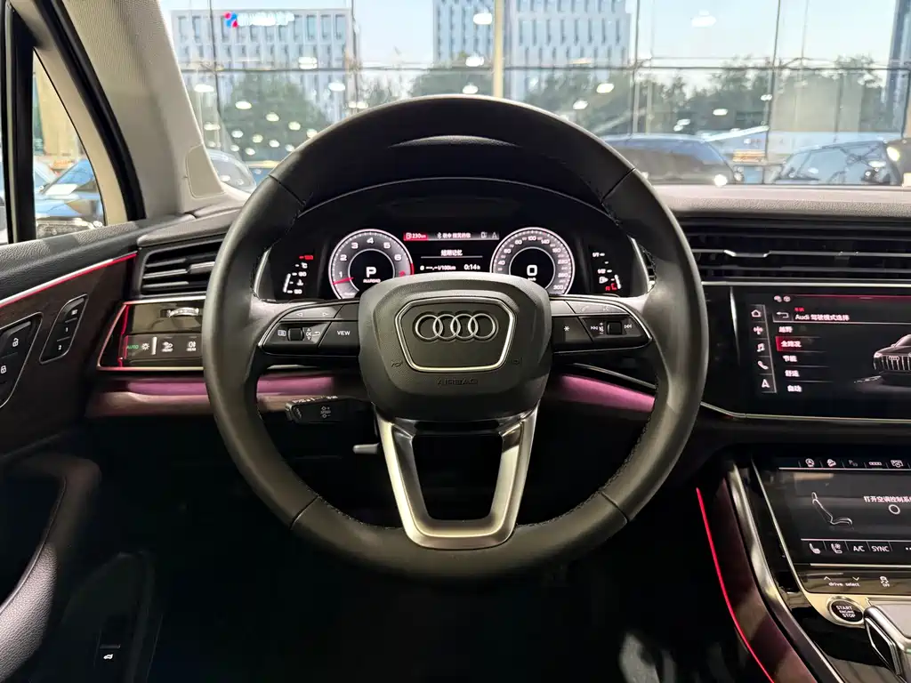 Audi Q7 — фото 13