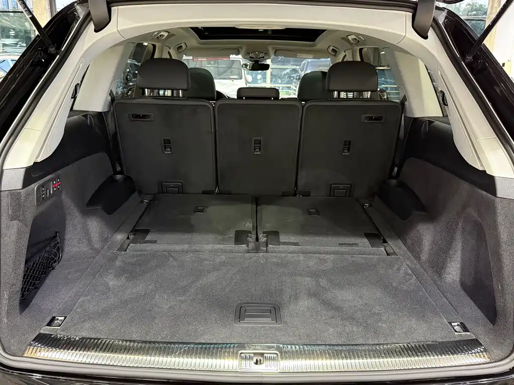 Audi Q7 — фото 23