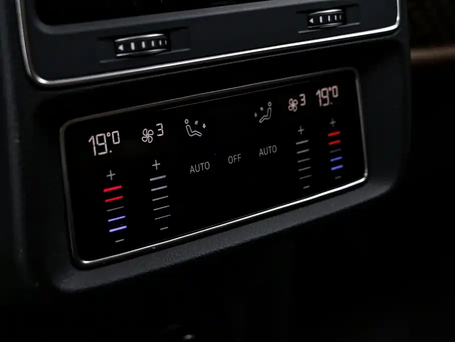 Audi Q7 — фото 18