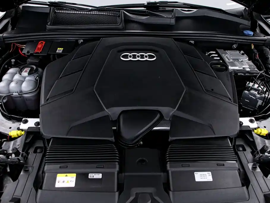 Audi Q7 — фото 21