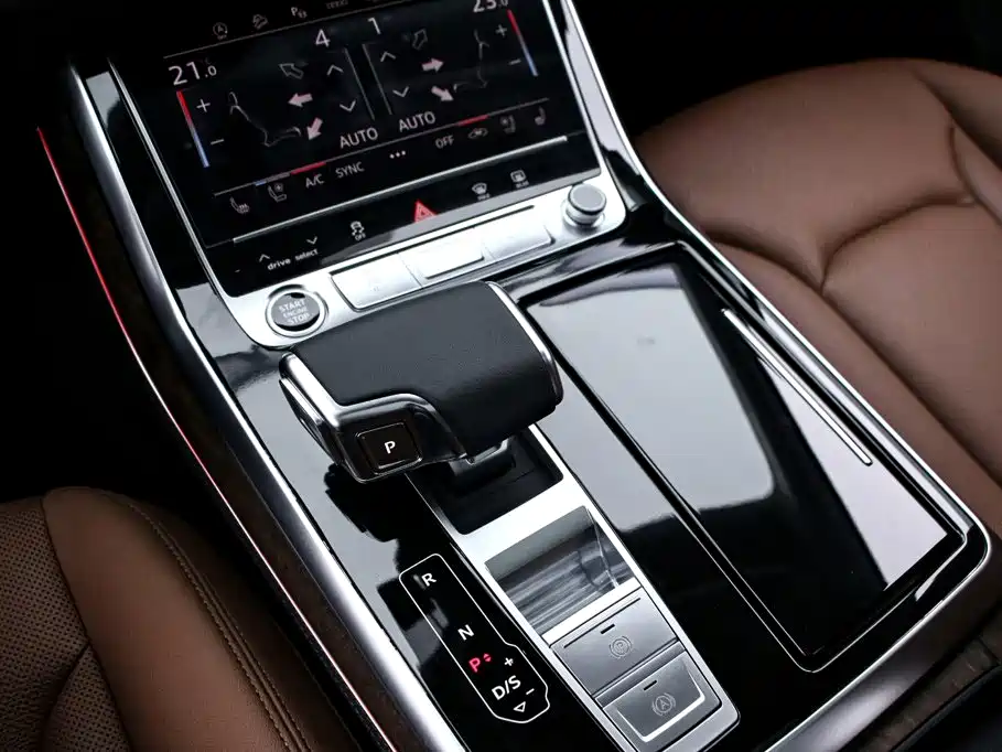 Audi Q7 — фото 10
