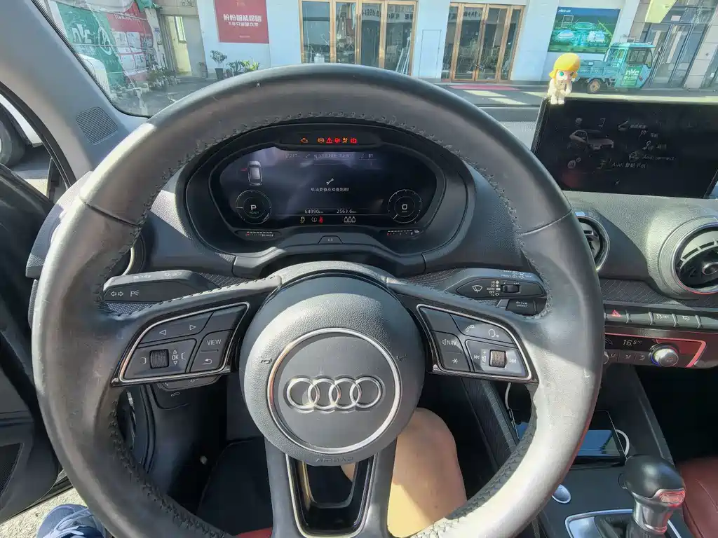 Audi Q2L e-tron — фото 9