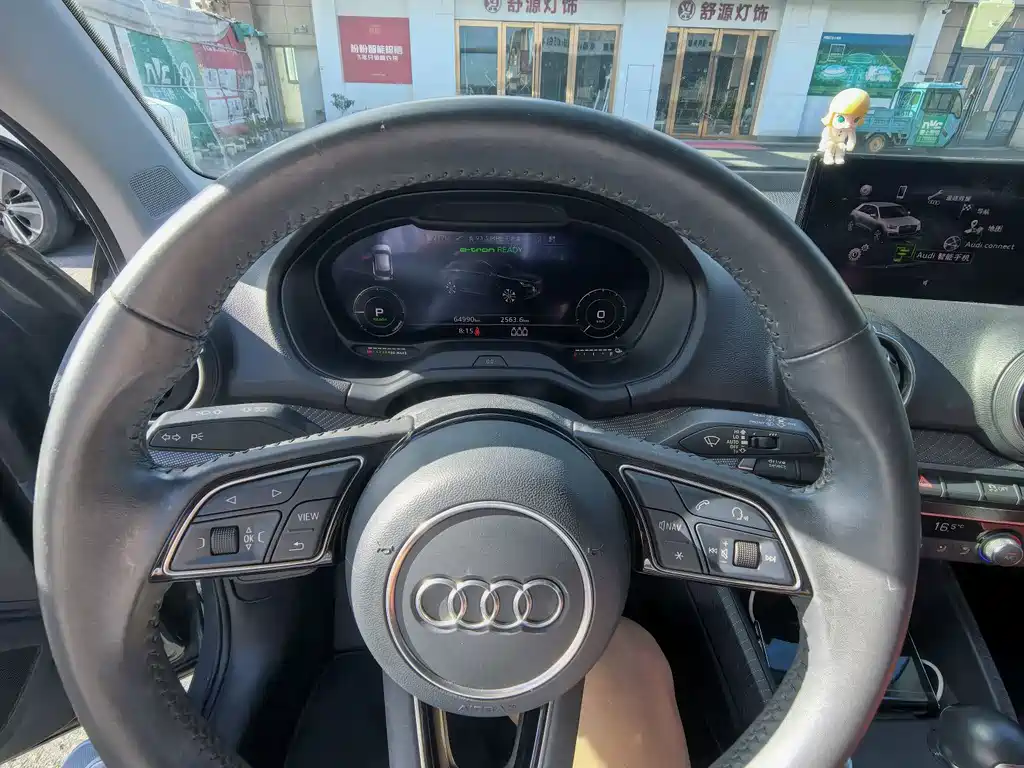 Audi Q2L e-tron — фото 10