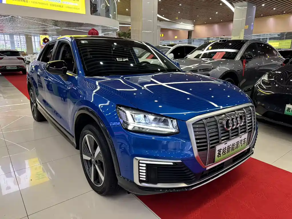 Audi Q2L e-tron — фото 3