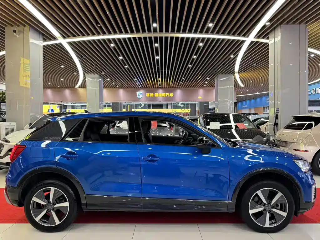 Audi Q2L e-tron — фото 5