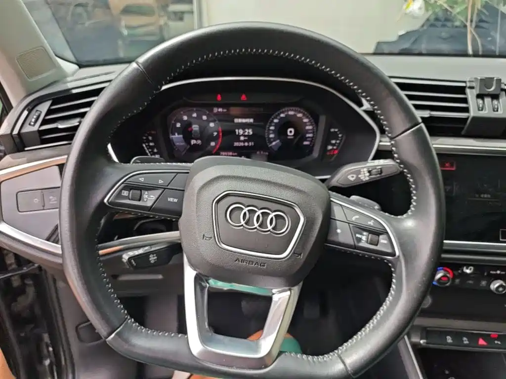 Audi Q3 — фото 11