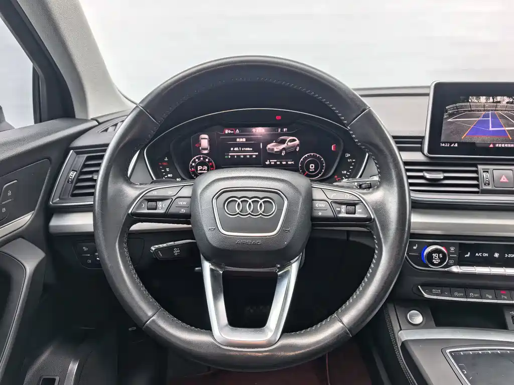 Audi Q5L — фото 10