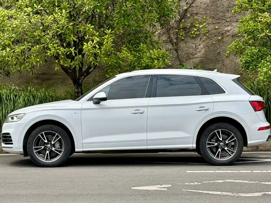 Audi Q5L — фото 3