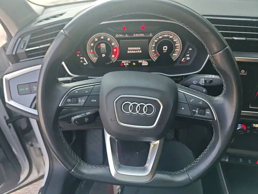 Audi Q3 — фото 11