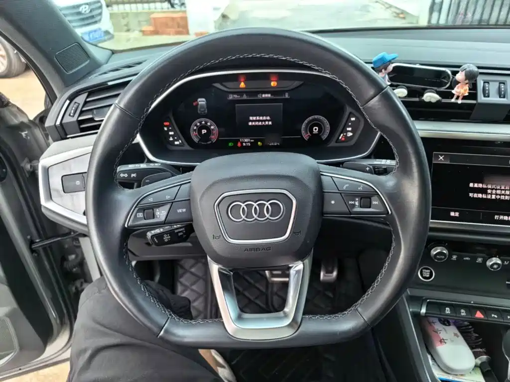 Audi Q3 — фото 11