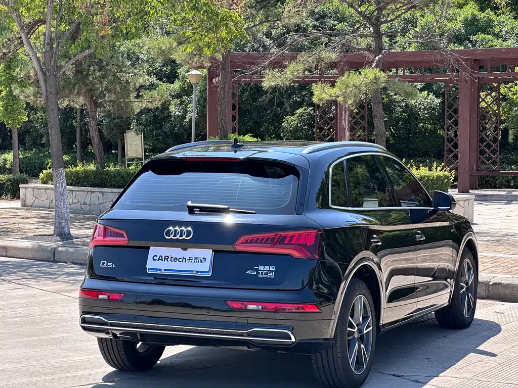 Audi Q5L — фото 21
