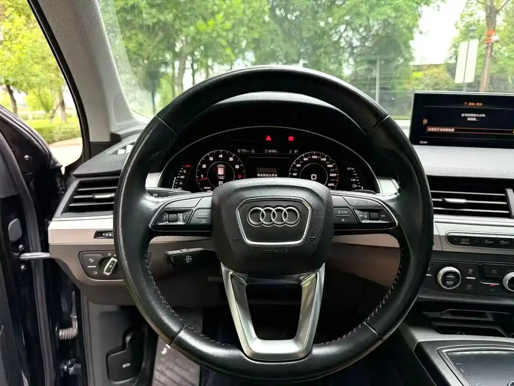 Audi Q7 — фото 6