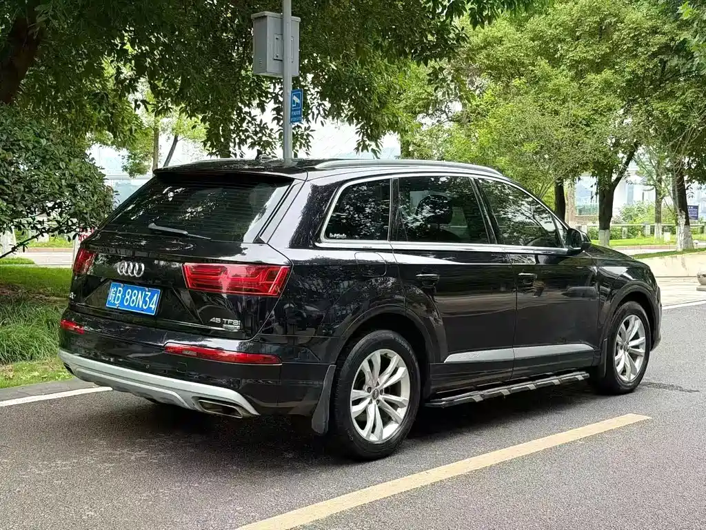 Audi Q7 — фото 7