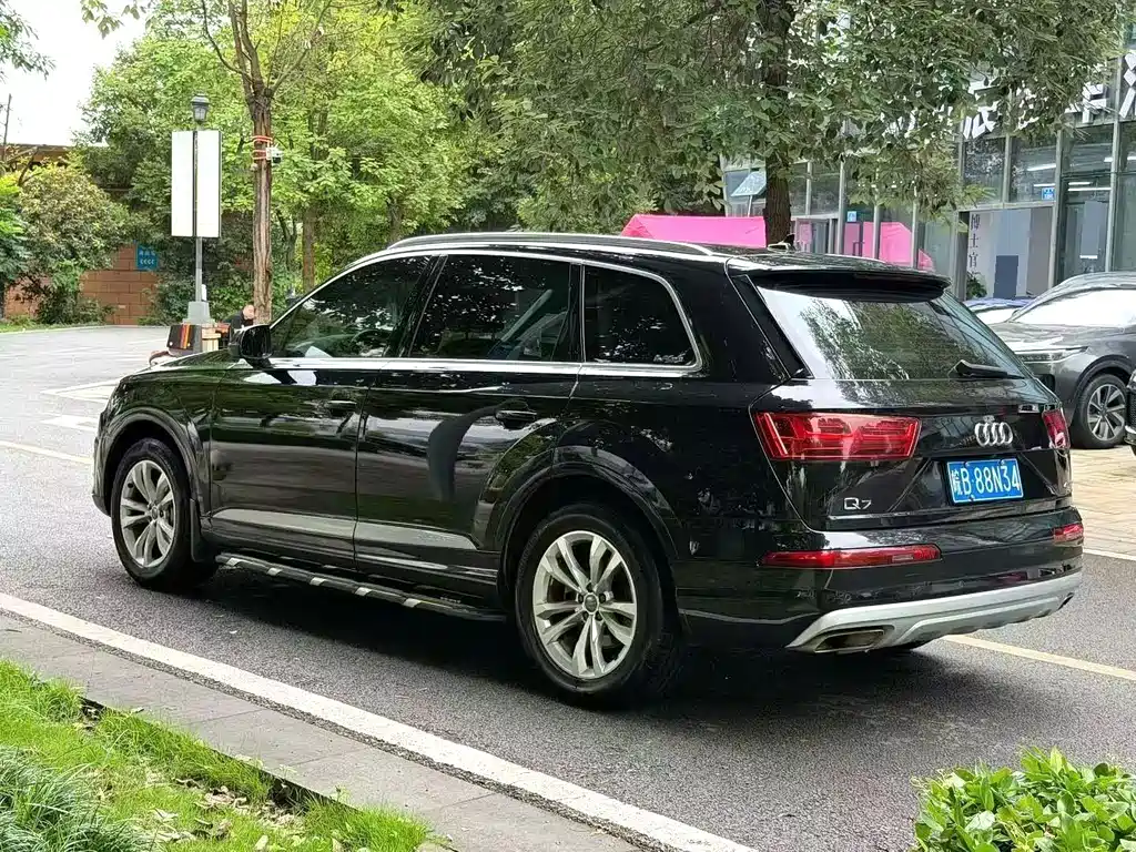 Audi Q7 — фото 9