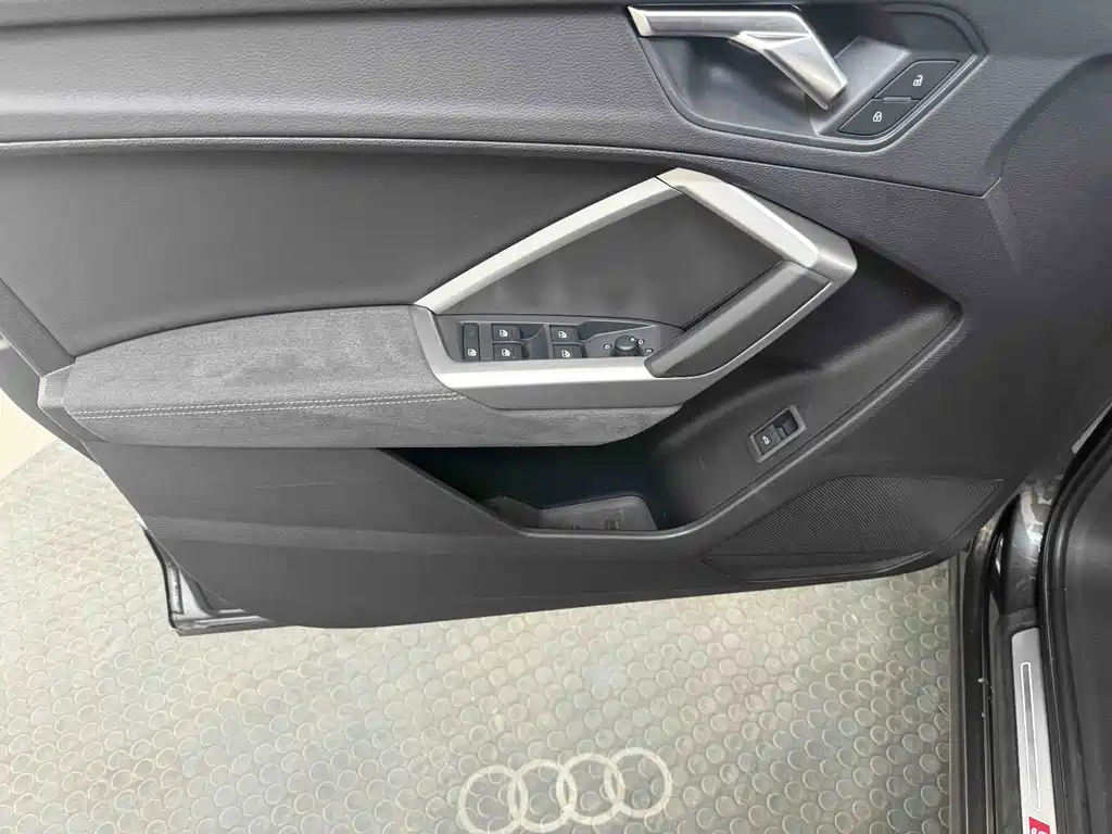 Audi Q3 — фото 14