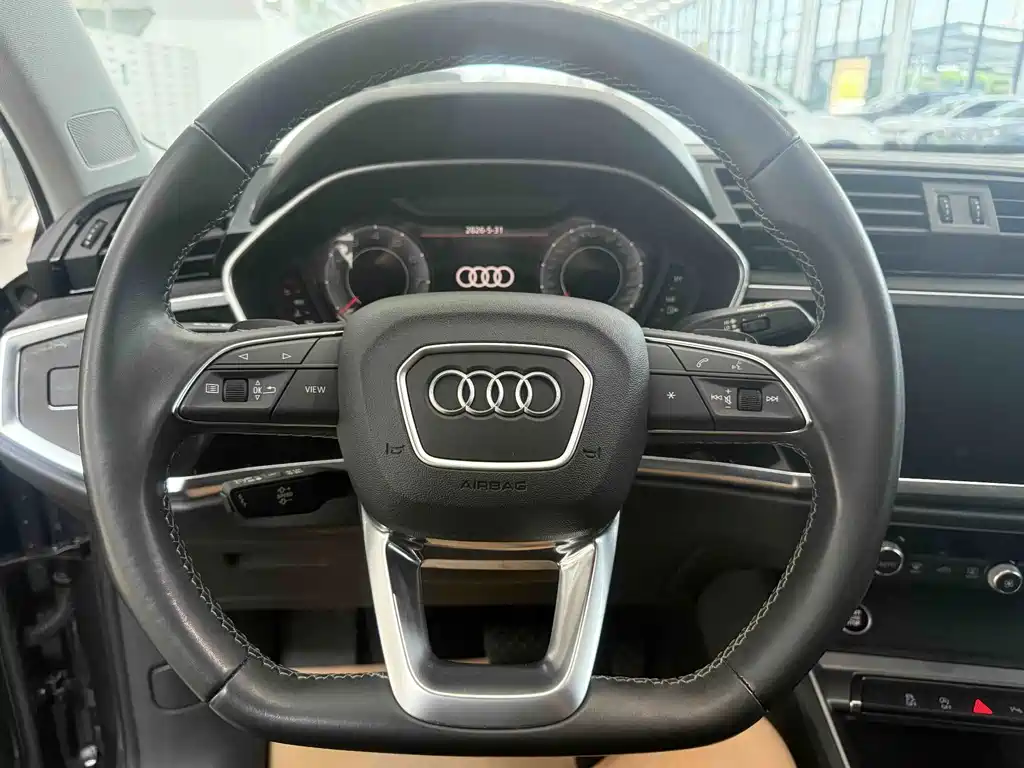 Audi Q3 — фото 15