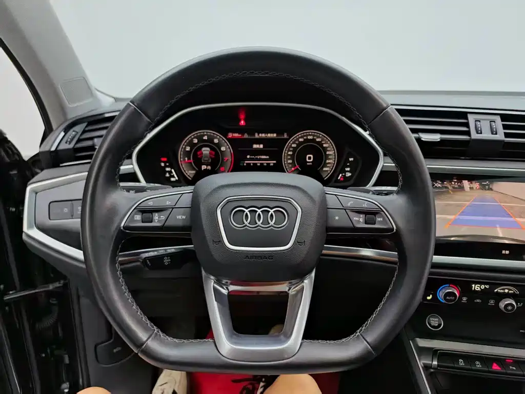 Audi Q3 — фото 17