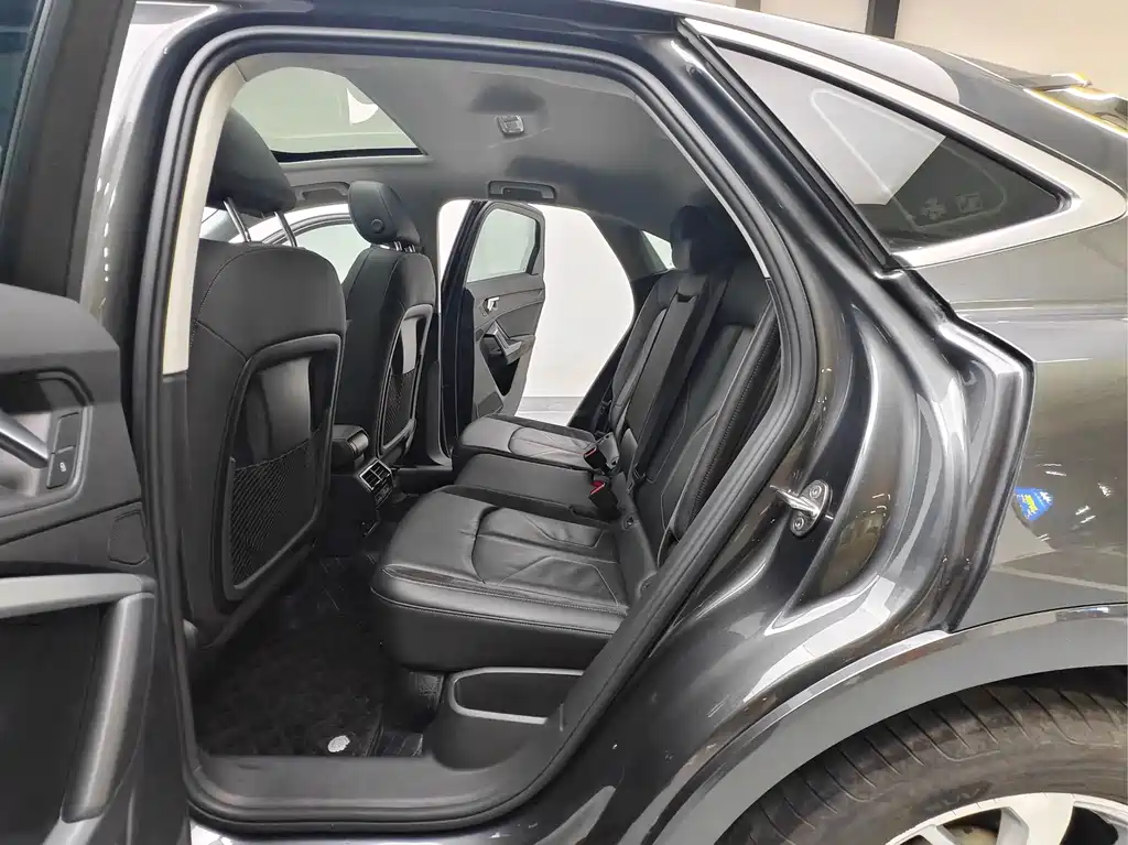 Audi Q3 Sportback — фото 17