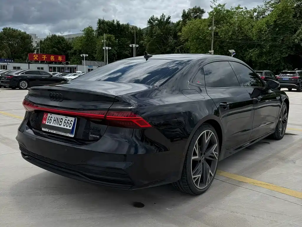 Audi A7L — фото 7
